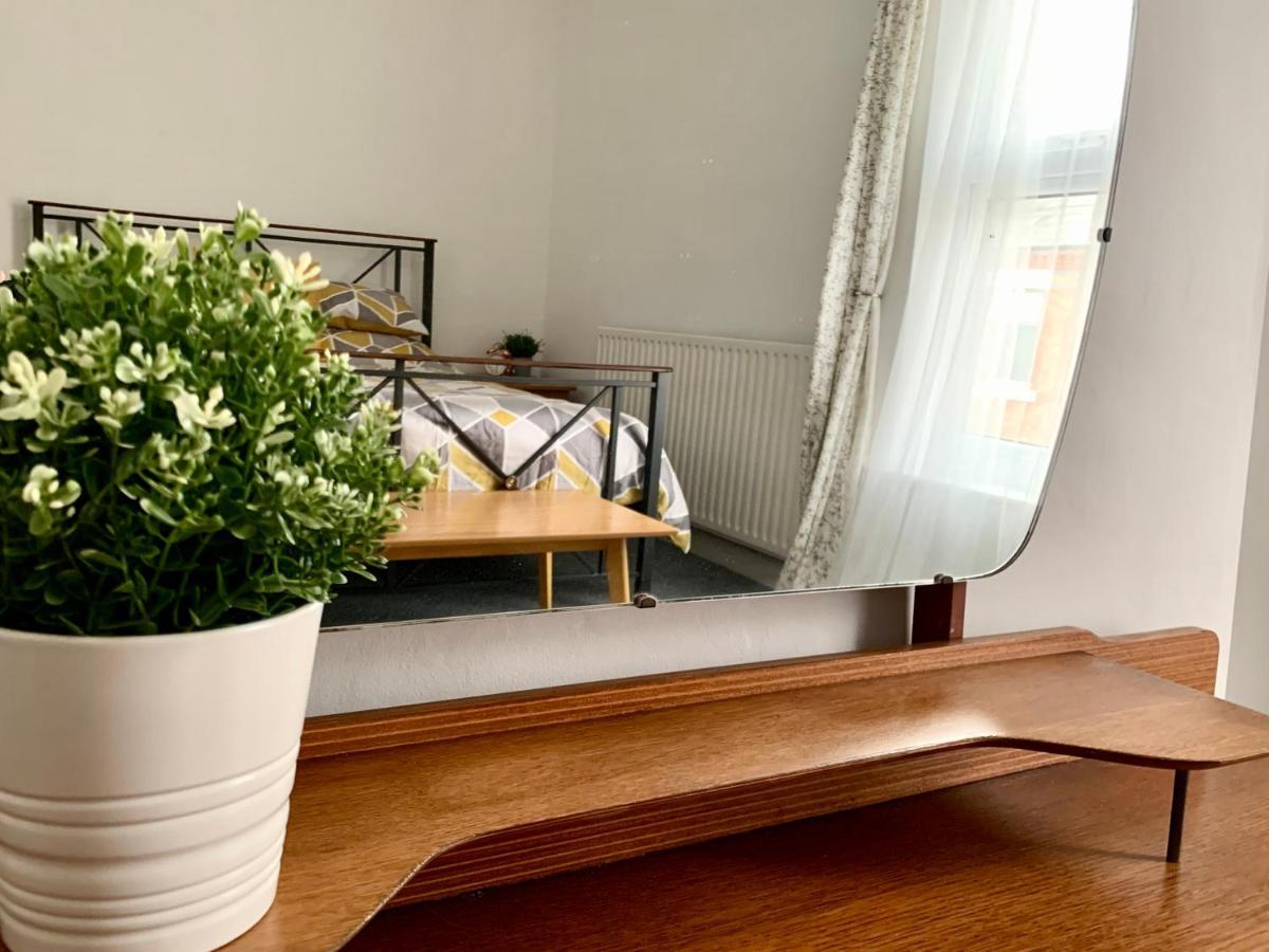 Contemporary 2 Bedroom Victorian Town House - Sleeps Up To 6 Kimberley  Экстерьер фото